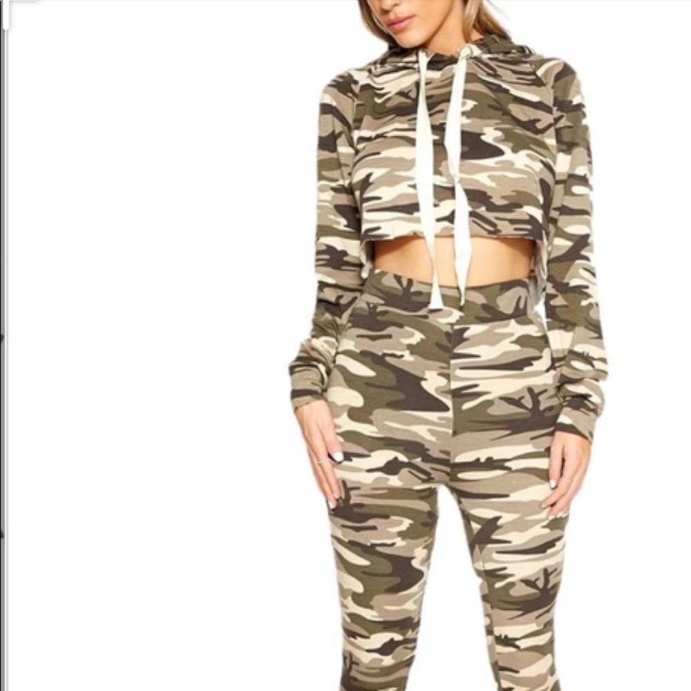 Naked Wardrobe Camo Set